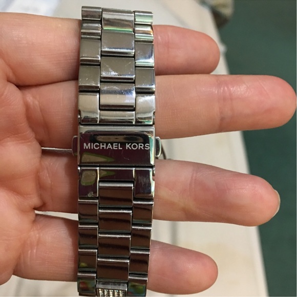 Mk crystal watch new in box.never wore this watch - Picture 4 of 8